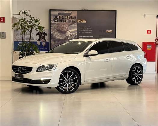 VOLVO V60 2.0 T4 MOMENTUM GASOLINA 4P AUTOMÁTICO